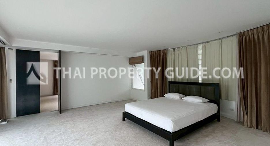 Casa en alquiler de 4 habitaciones en Pak Kret, Nonthaburi