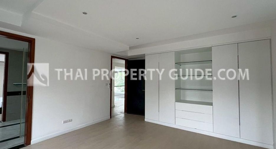 Casa en alquiler de 4 habitaciones en Pak Kret, Nonthaburi