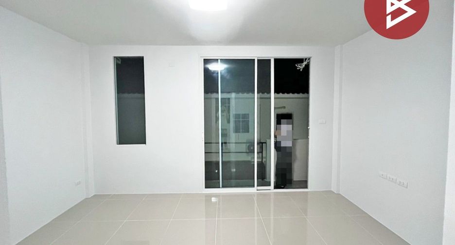 出售 2 卧室 联排别墅 在 Si Racha, Chon Buri