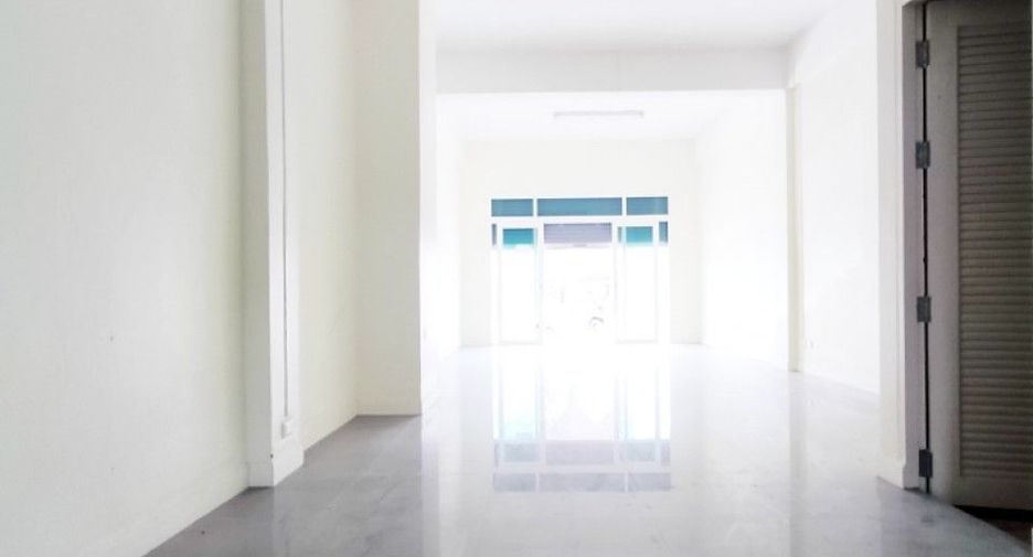 Local comercial en venta de 3 habitaciones en Mueang Nakhon Si Thammarat, Nakhon Si Thammarat