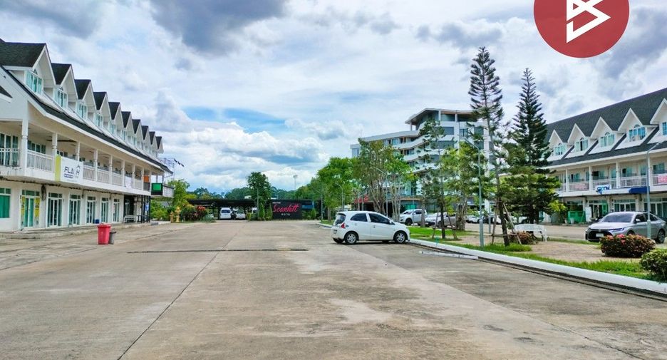 Local comercial en venta de 3 habitaciones en Mueang Nakhon Si Thammarat, Nakhon Si Thammarat