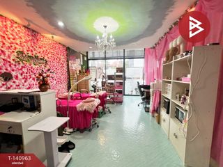For sale 4 bedrooms townhouse in Krathum Baen, Samut Sakhon