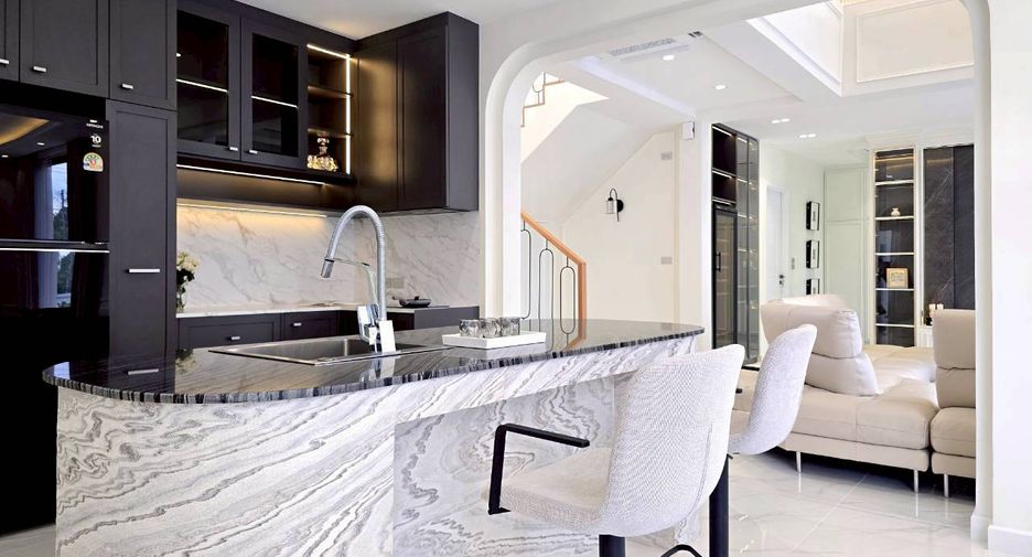 Villa en venta de 6 habitaciones en Saraphi, Chiang Mai