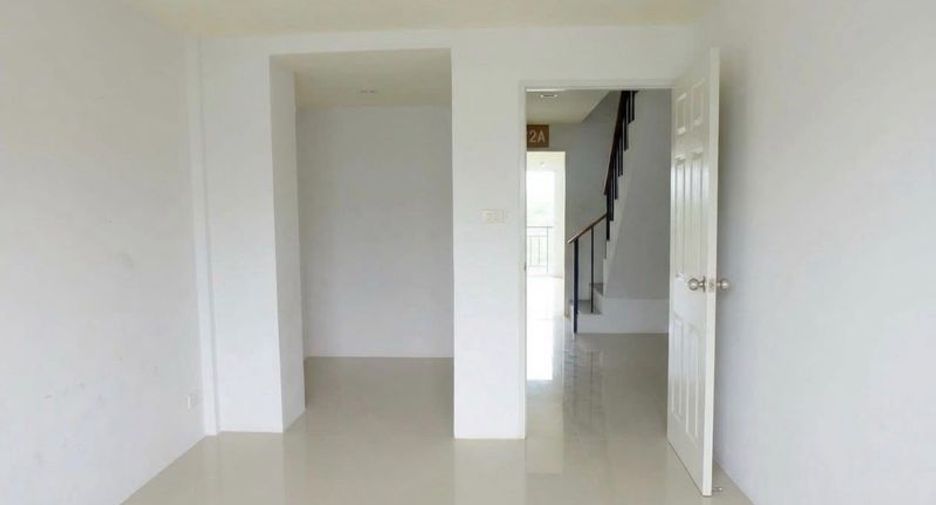 À vendre 4 chambres local commercial à Si Racha, Chonburi