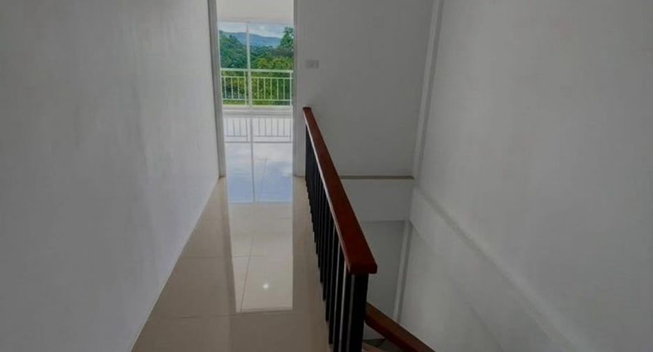À vendre 4 chambres local commercial à Si Racha, Chonburi