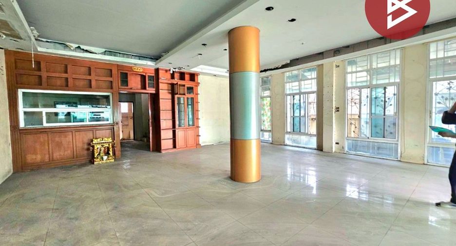 Local comercial en venta de 4 habitaciones en Lat Krabang, Bangkok