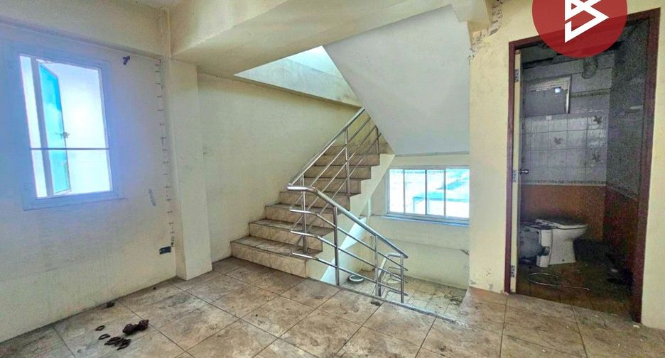 Local comercial en venta de 4 habitaciones en Lat Krabang, Bangkok