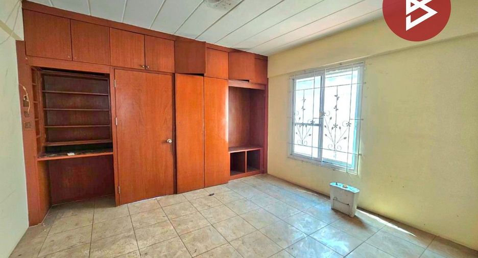 Local comercial en venta de 4 habitaciones en Lat Krabang, Bangkok