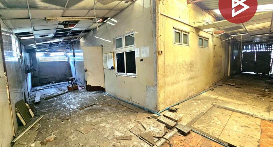 Local comercial en venta de 4 habitaciones en Lat Krabang, Bangkok