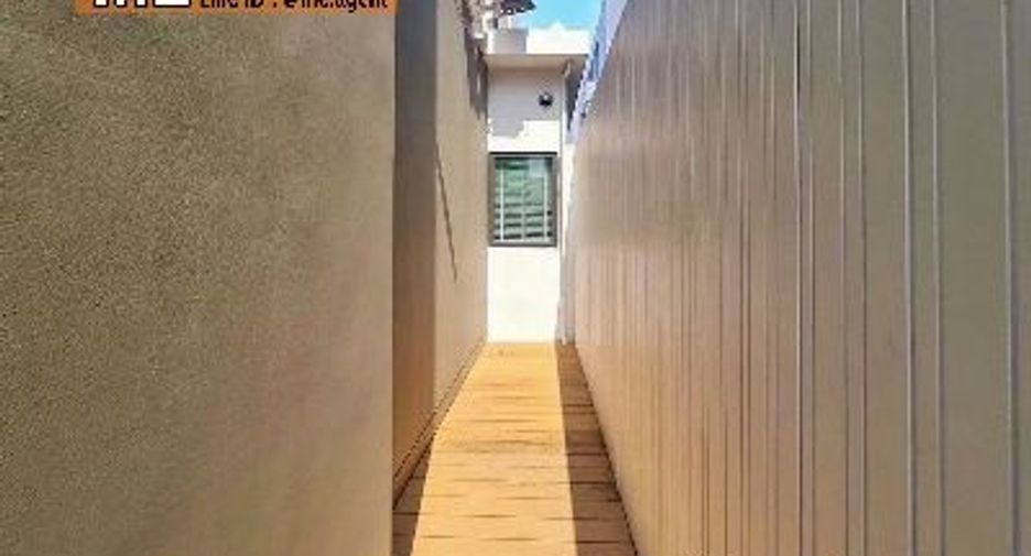 For rent and for sale 3 bedrooms house in Phra Khanong, Bangkok
