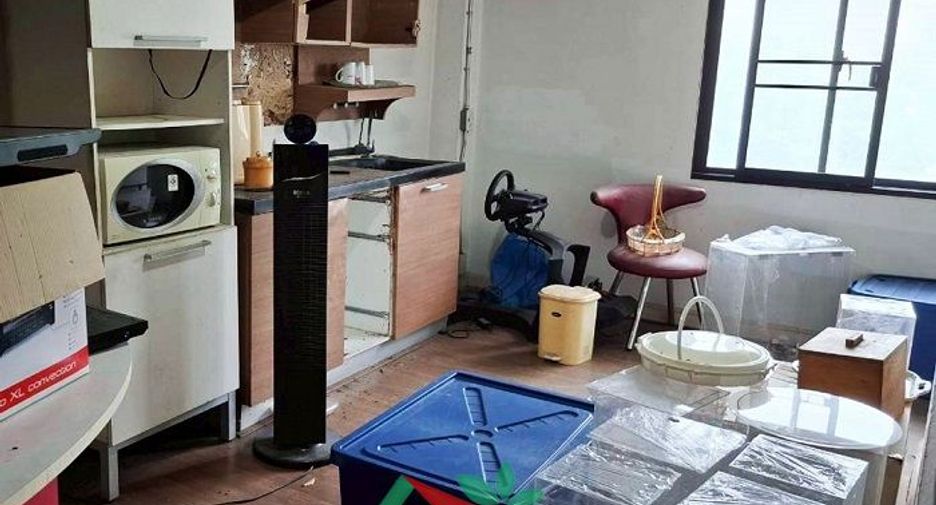 Local comercial en venta de 4 habitaciones en Khlong Sam Wa, Bangkok