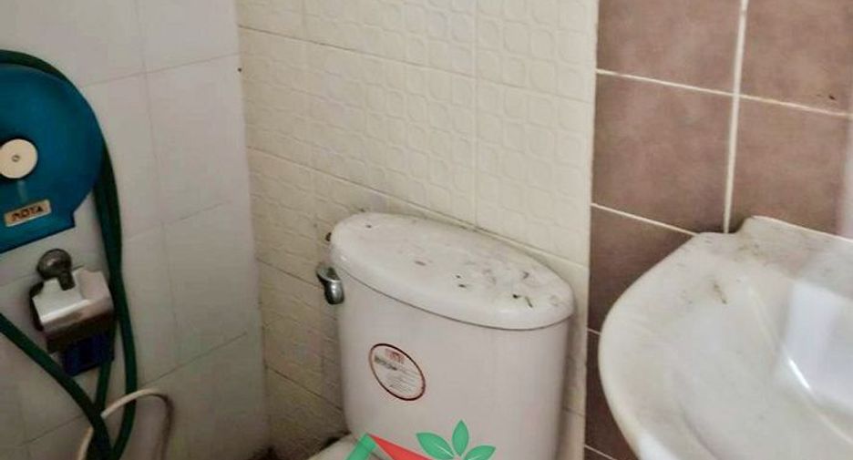 Local comercial en venta de 4 habitaciones en Khlong Sam Wa, Bangkok