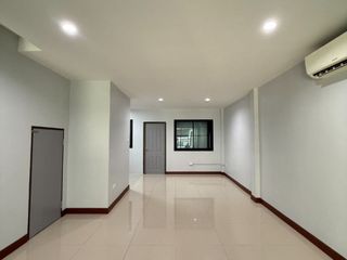 For sale 3 bedrooms townhouse in Phan Thong, Chonburi