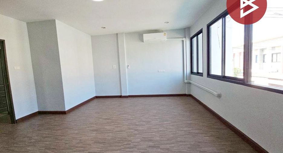 Casa adosada en venta de 3 habitaciones en Phan Thong, Chonburi