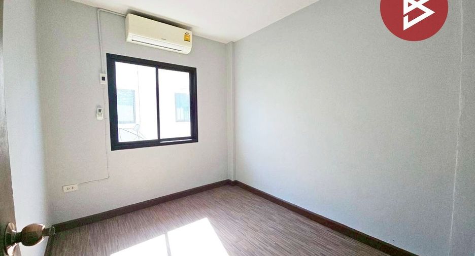 Casa adosada en venta de 3 habitaciones en Phan Thong, Chonburi