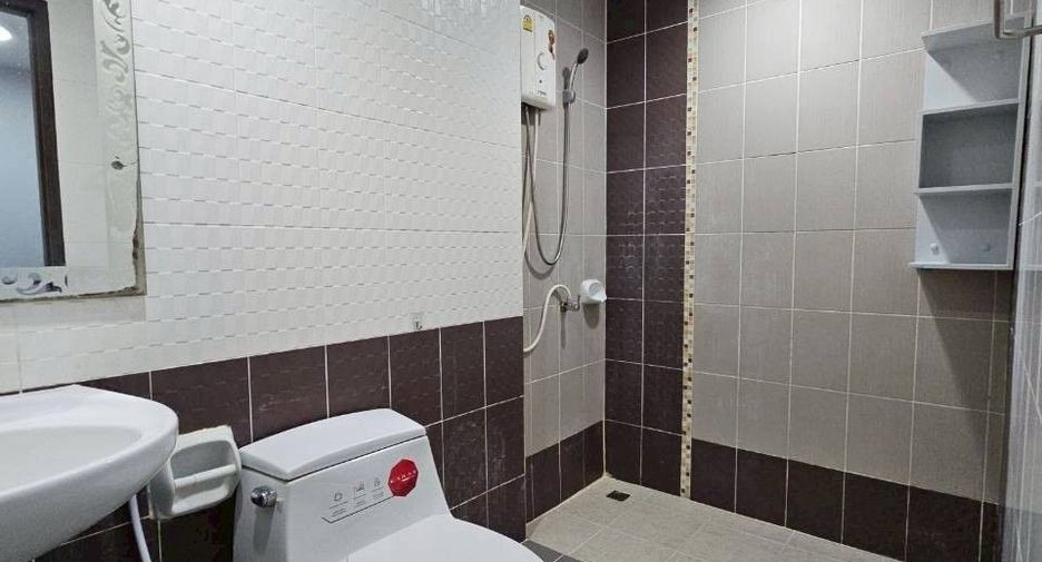 Casa adosada en venta de 3 habitaciones en Phan Thong, Chonburi
