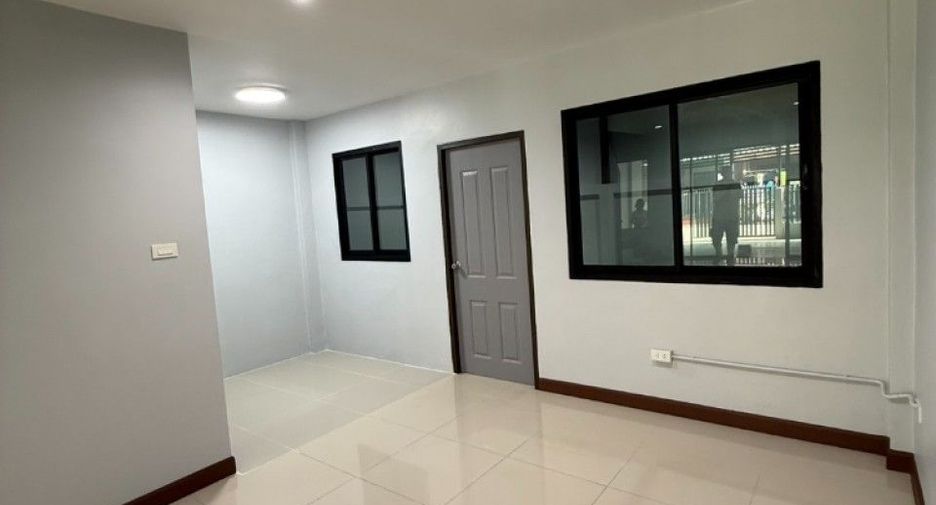 Casa adosada en venta de 3 habitaciones en Phan Thong, Chonburi