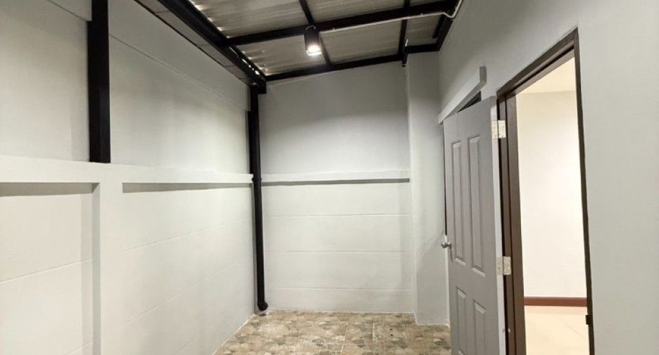 Casa adosada en venta de 3 habitaciones en Phan Thong, Chonburi