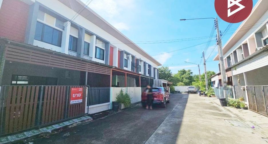 Casa adosada en venta de 3 habitaciones en Phan Thong, Chonburi