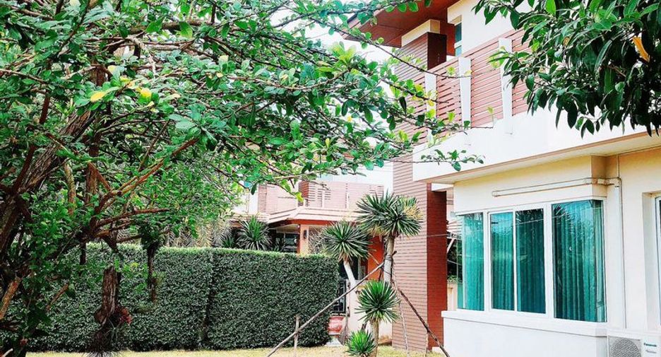 For sale 4 bedrooms house in Si Racha, Chonburi