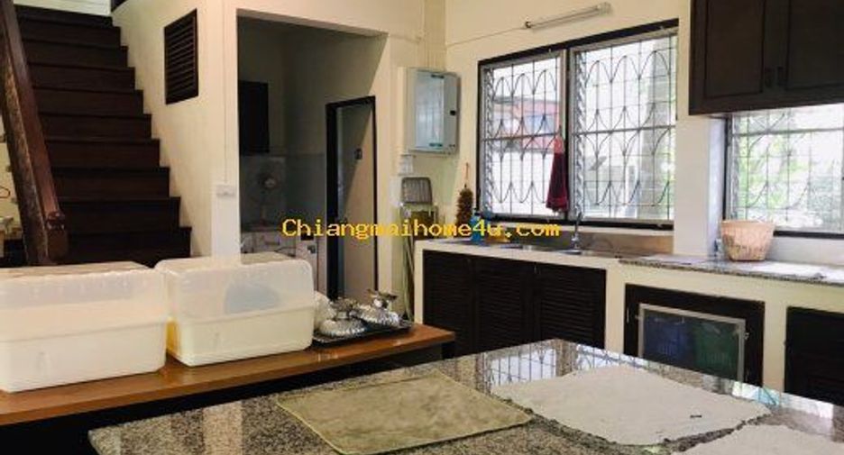 For rent 5 bedrooms house in Mueang Chiang Mai, Chiang Mai