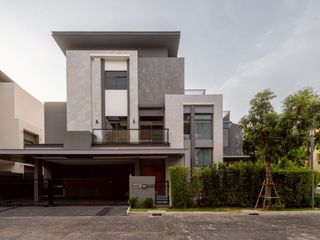 For rent そして for sale 5 ベッドルーム house in Phra Khanong, Bangkok