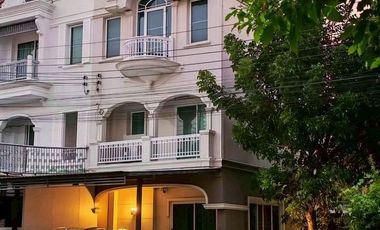 Reihenhaus zur Miete mit 3 Zimmer in Phasi Charoen, Bangkok