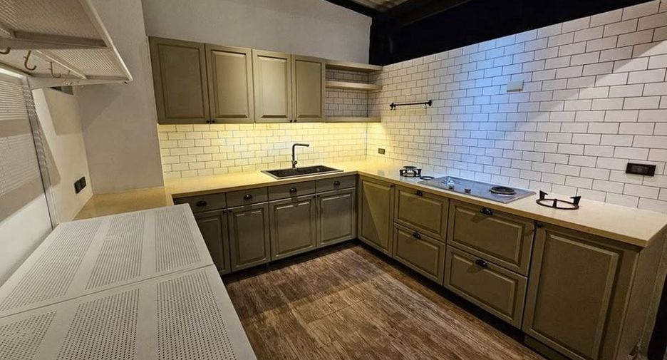 For rent 3 bedrooms townhouse in Phasi Charoen, Bangkok