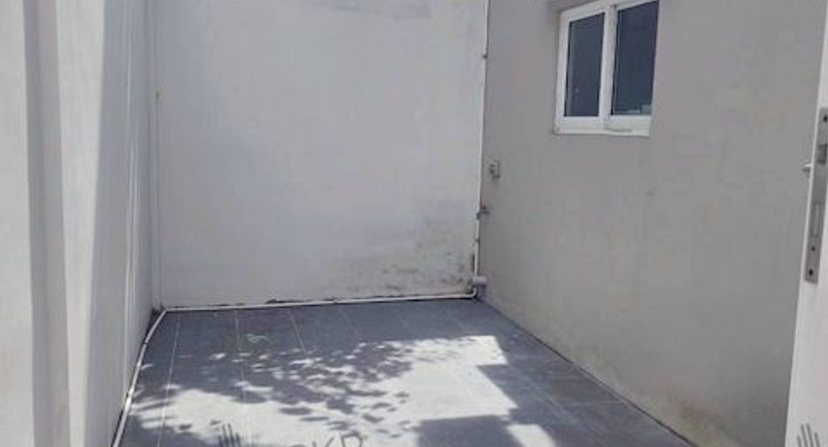 For sale 4 bedrooms townhouse in Sam Phran, Nakhon Pathom