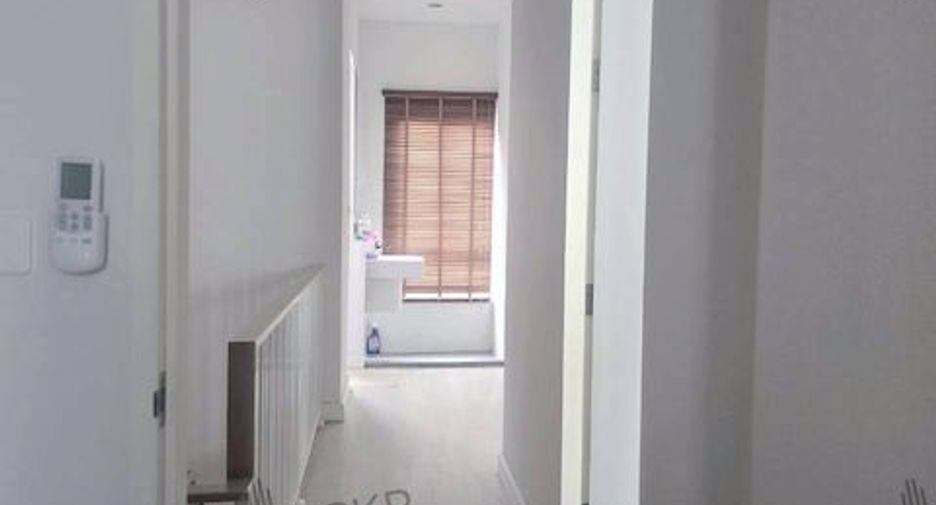For sale 4 bedrooms townhouse in Sam Phran, Nakhon Pathom