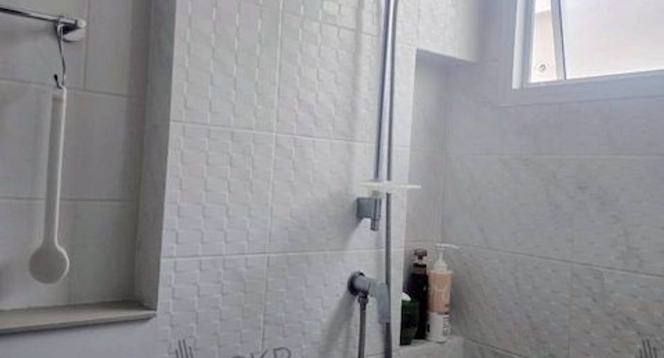 For sale 4 bedrooms townhouse in Sam Phran, Nakhon Pathom