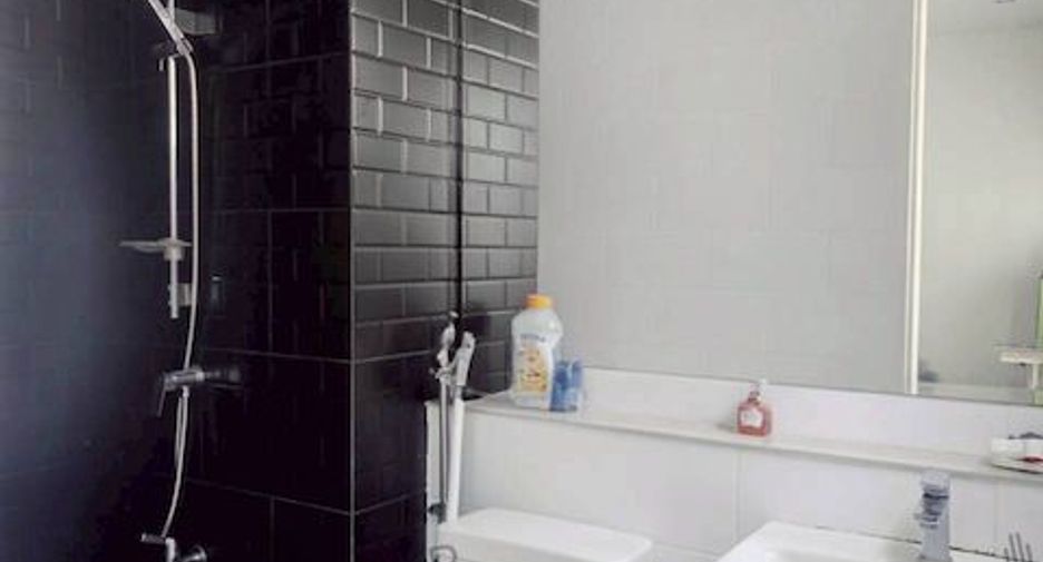 For sale 4 bedrooms townhouse in Sam Phran, Nakhon Pathom