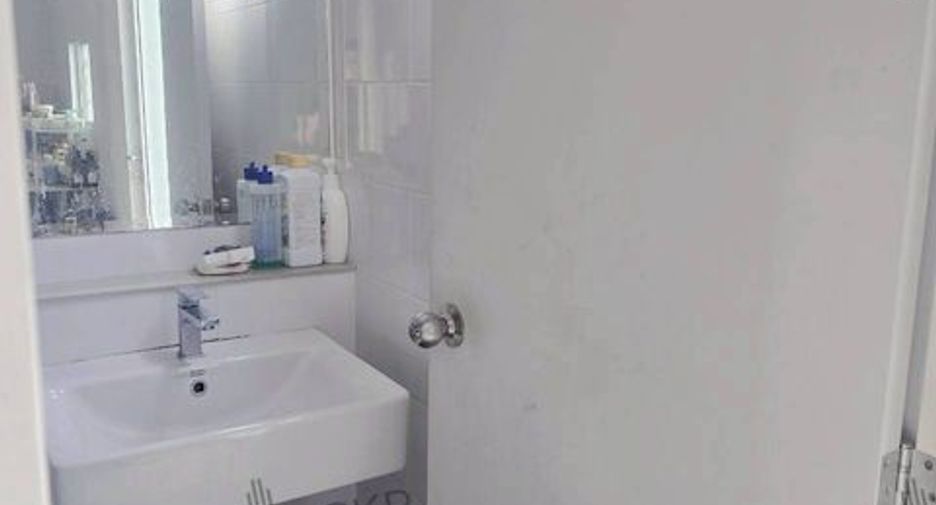 For sale 4 bedrooms townhouse in Sam Phran, Nakhon Pathom