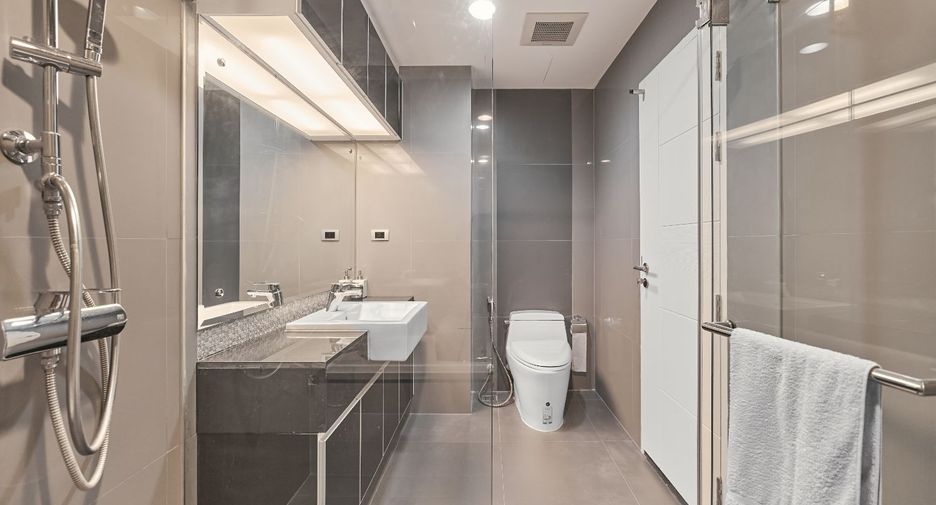 For sale 2 bedrooms condo in Khlong Toei, Bangkok