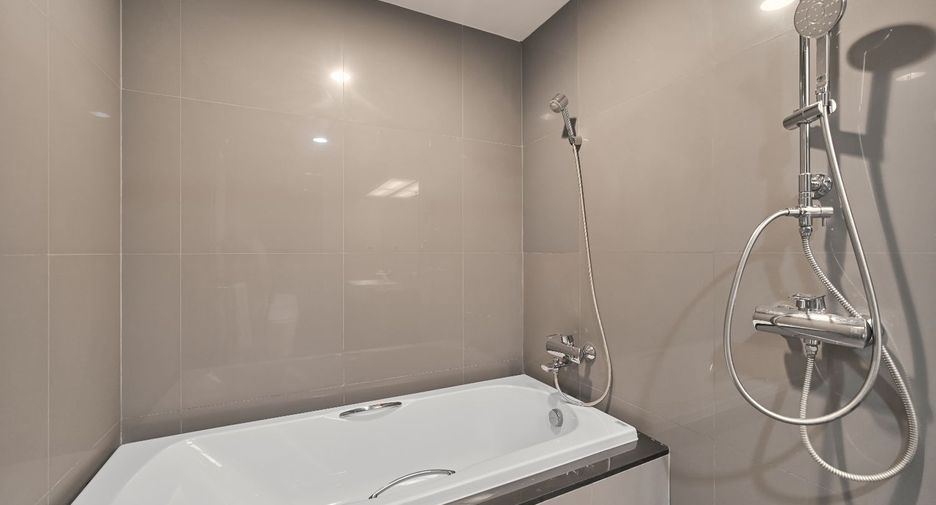 For sale 2 bedrooms condo in Khlong Toei, Bangkok