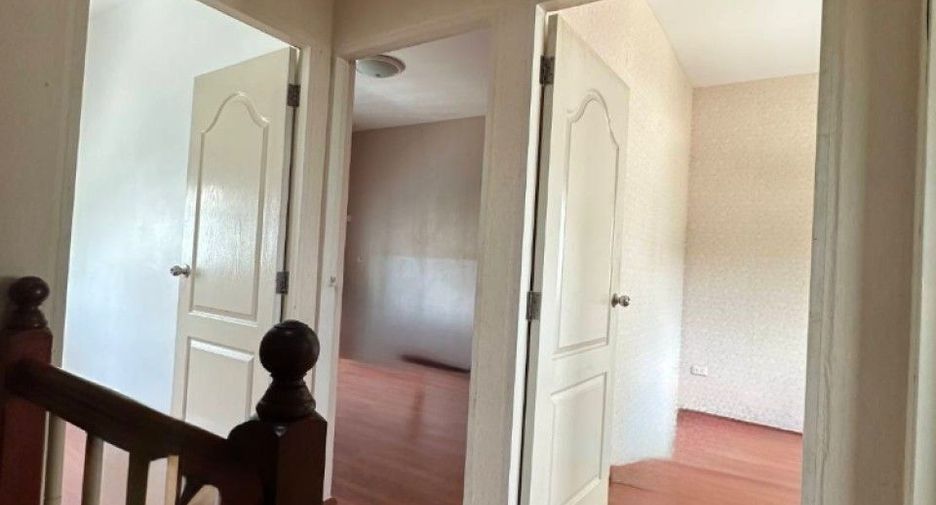 Casa adosada en venta de 3 habitaciones en Don Mueang, Bangkok