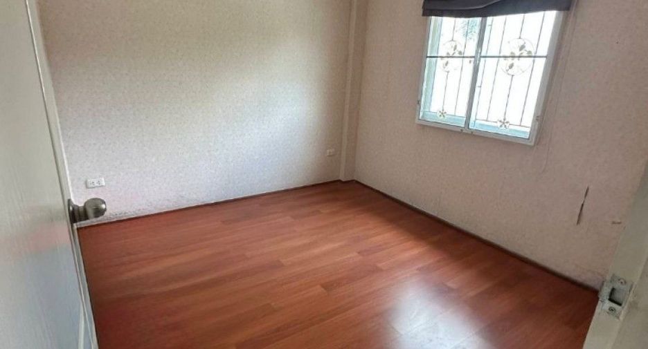 Casa adosada en venta de 3 habitaciones en Don Mueang, Bangkok