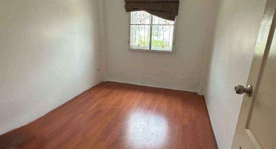 Casa adosada en venta de 3 habitaciones en Don Mueang, Bangkok