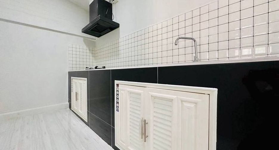 For sale 2 bedrooms townhouse in Si Racha, Chonburi
