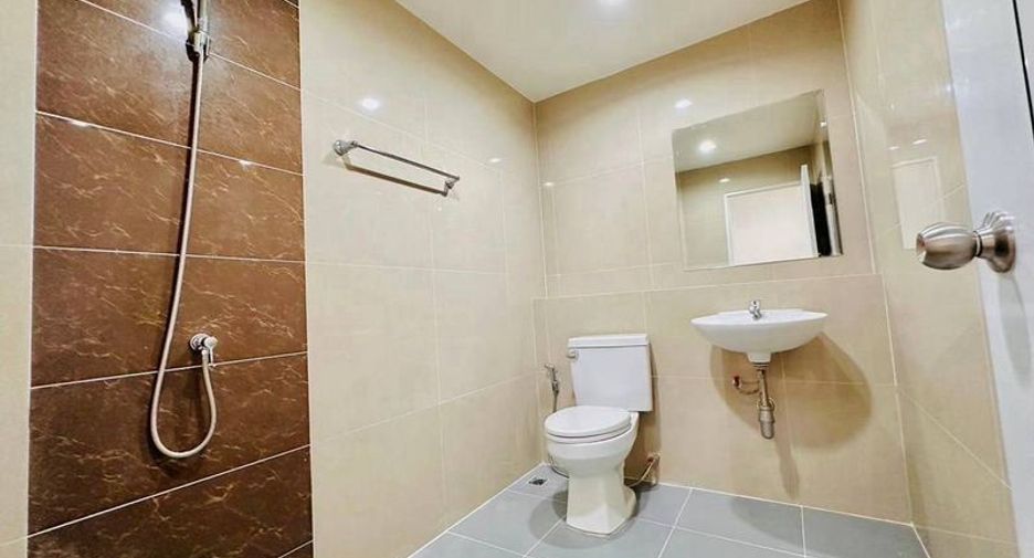 For sale 2 bedrooms townhouse in Si Racha, Chonburi