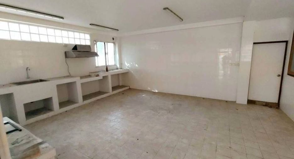 Haus zum Kauf mit 5 Zimmer in Bangkok Noi, Bangkok