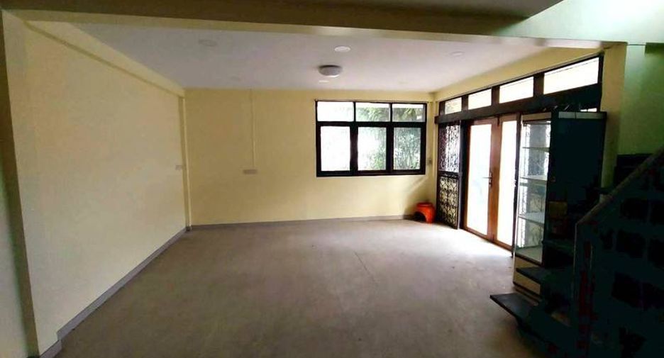 Haus zum Kauf mit 5 Zimmer in Bangkok Noi, Bangkok