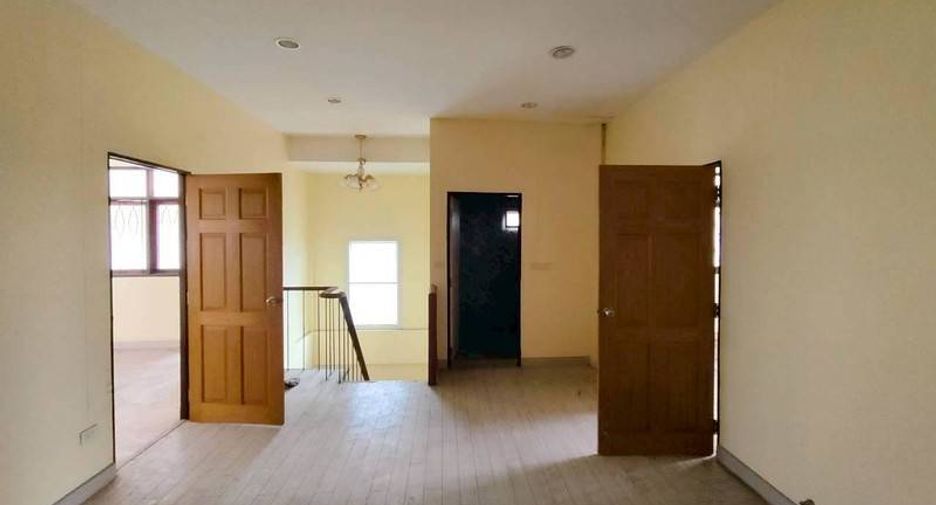 Haus zum Kauf mit 5 Zimmer in Bangkok Noi, Bangkok