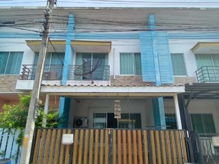 À vendre 3 chambres maison de ville à Mueang Samut Sakhon, Samut Sakhon