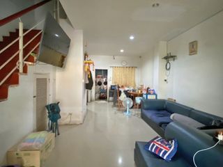 À vendre 3 chambres maison de ville à Mueang Samut Sakhon, Samut Sakhon