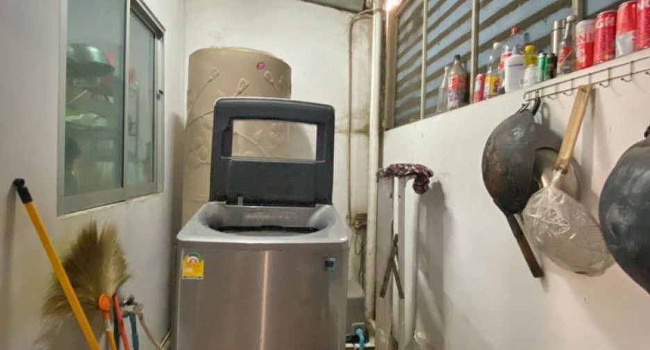 For sale 3 bedrooms townhouse in Mueang Samut Sakhon, Samut Sakhon