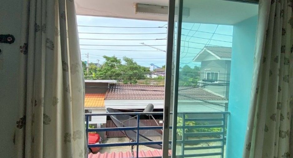 For sale 3 bedrooms townhouse in Mueang Samut Sakhon, Samut Sakhon