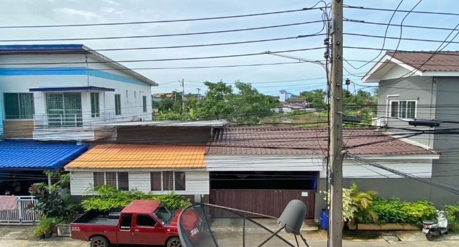 For sale 3 bedrooms townhouse in Mueang Samut Sakhon, Samut Sakhon