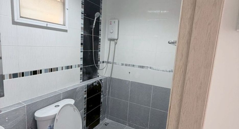 For sale 3 bedrooms house in Si Racha, Chonburi