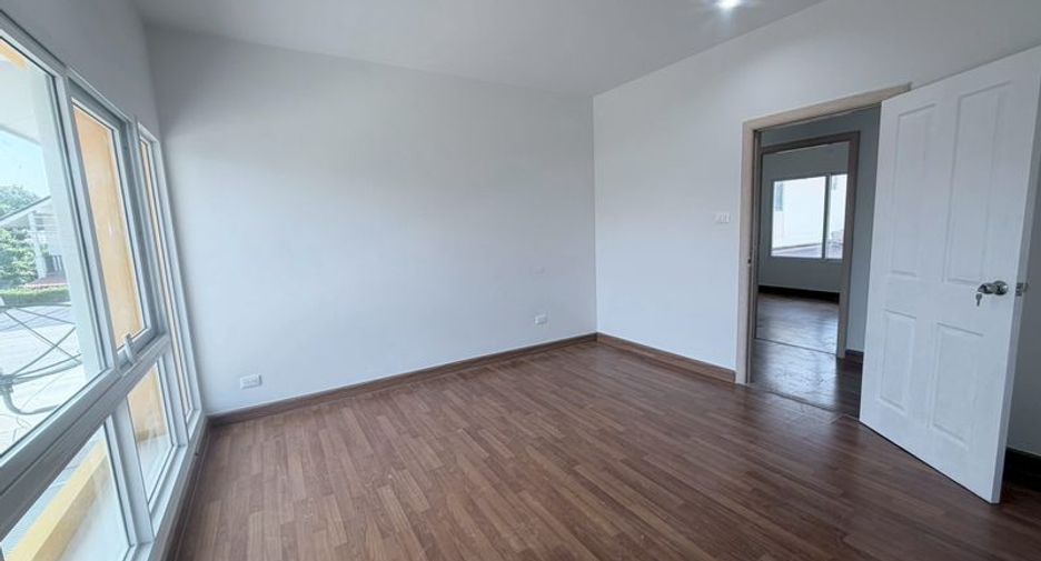 For sale 3 bedrooms house in Si Racha, Chonburi